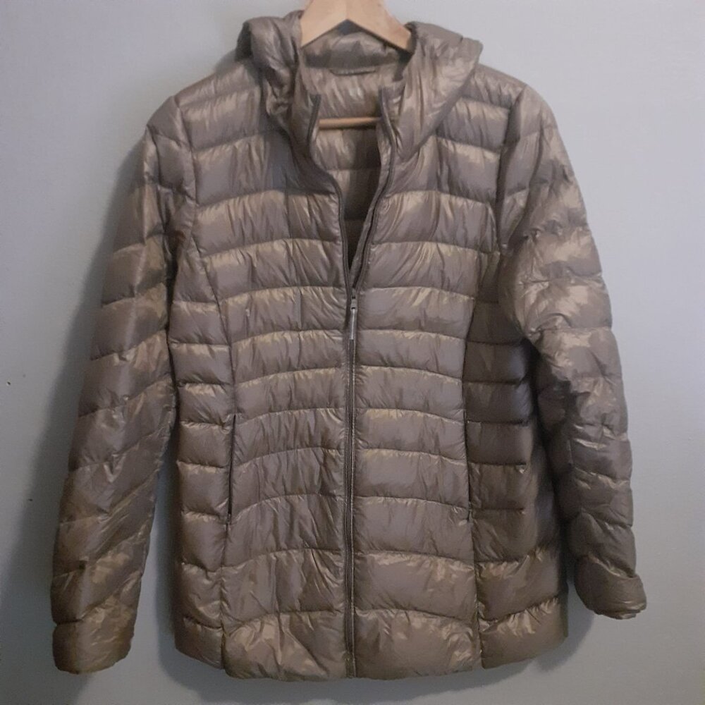 UNI QLO BRONW/GOLD JACKET SIZE M